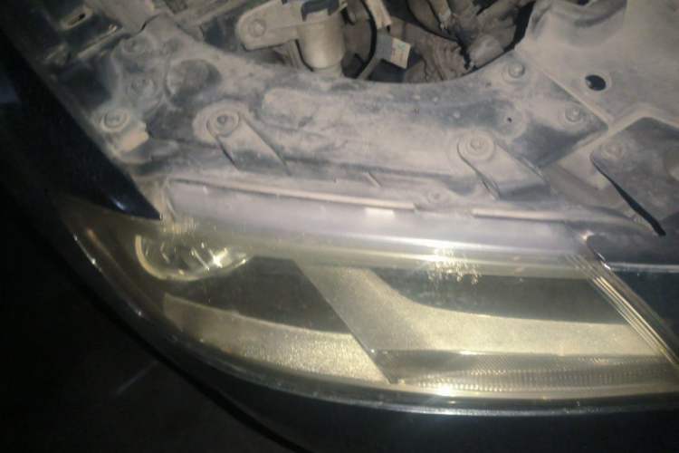 Used Volkswagen Gran Lavida 2013 1.4 TSI Automatic Comfort Model Right Front Headlight