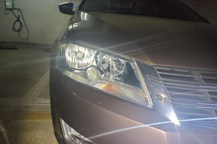 Used Volkswagen Gran Lavida 2013 1.6L Automatic Comfort Model Right Front Headlight