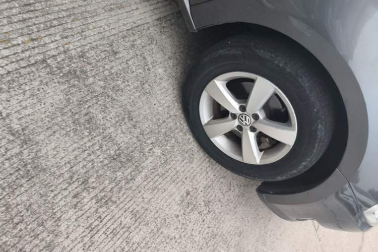 Used Volkswagen Gran Lavida 2013 1.6L Automatic Fashion Model Right Front Wheel Hub