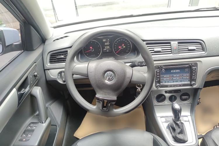 Used Volkswagen Gran Lavida 2013 1.4 TSI Automatic Comfort Model Steering Wheel