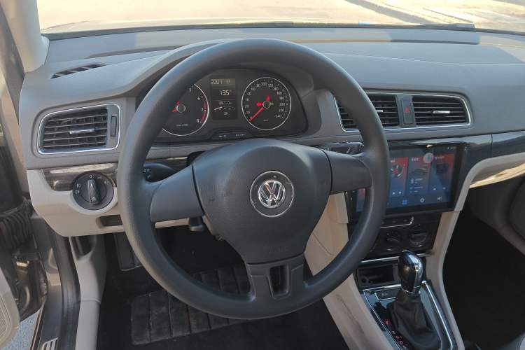 Used Volkswagen Gran Lavida 2013 1.6L Automatic Comfort Model Steering Wheel