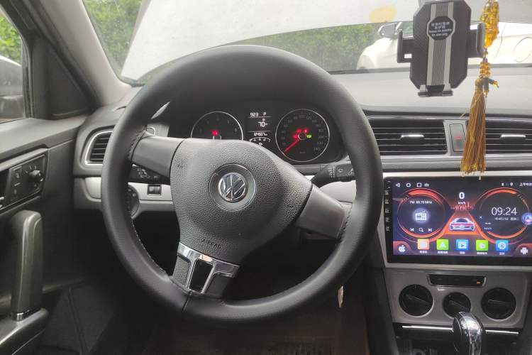 Used Volkswagen Gran Lavida 2013 1.6L Automatic Comfort Model Steering Wheel