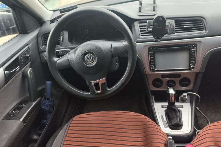 Used Volkswagen Gran Lavida 2013 1.6L Automatic Fashion Model Steering Wheel