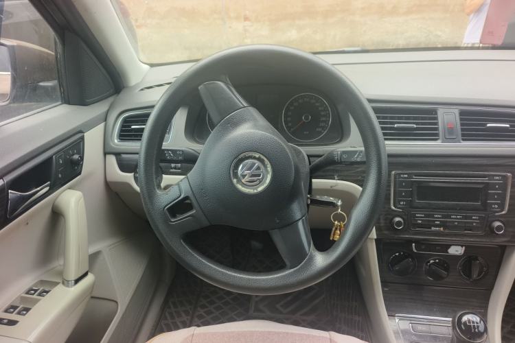 Used Volkswagen Gran Lavida 2013 1.6L Manual Comfort Model Steering Wheel