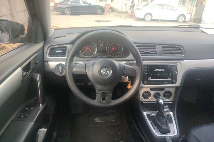Used Volkswagen Gran Lavida 2013 1.6L Automatic Comfort Model Steering Wheel