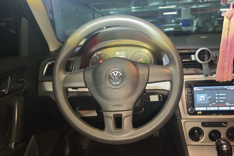 Used Volkswagen Gran Lavida 2013 1.6L Automatic Comfort Model Steering Wheel
