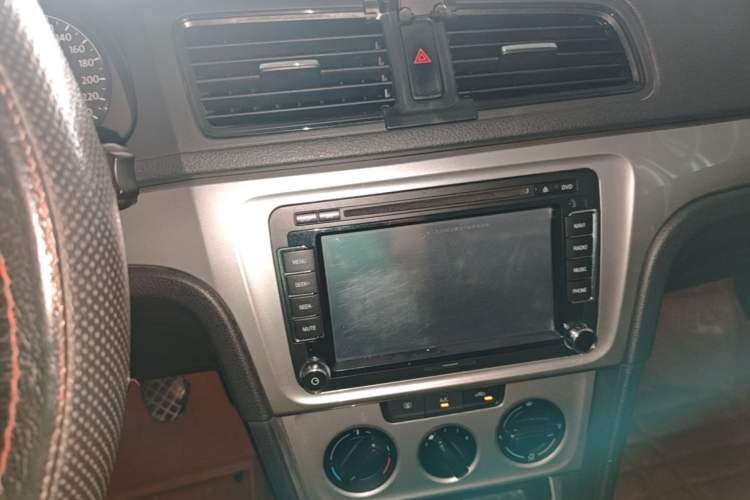 Used Volkswagen Gran Lavida 2013 1.6L Manual Fashion Model Audio And AC Panel
