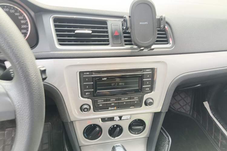 Used Volkswagen Gran Lavida 2013 1.6L Automatic Comfort Model Audio And AC Panel