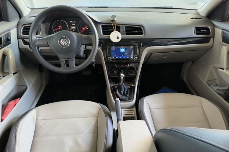 Used Volkswagen Gran Lavida 2013 1.4 TSI Automatic Comfort Model Center Console