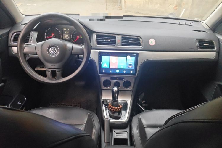 Used Volkswagen Gran Lavida 2013 1.6L Automatic Comfort Model Center Console