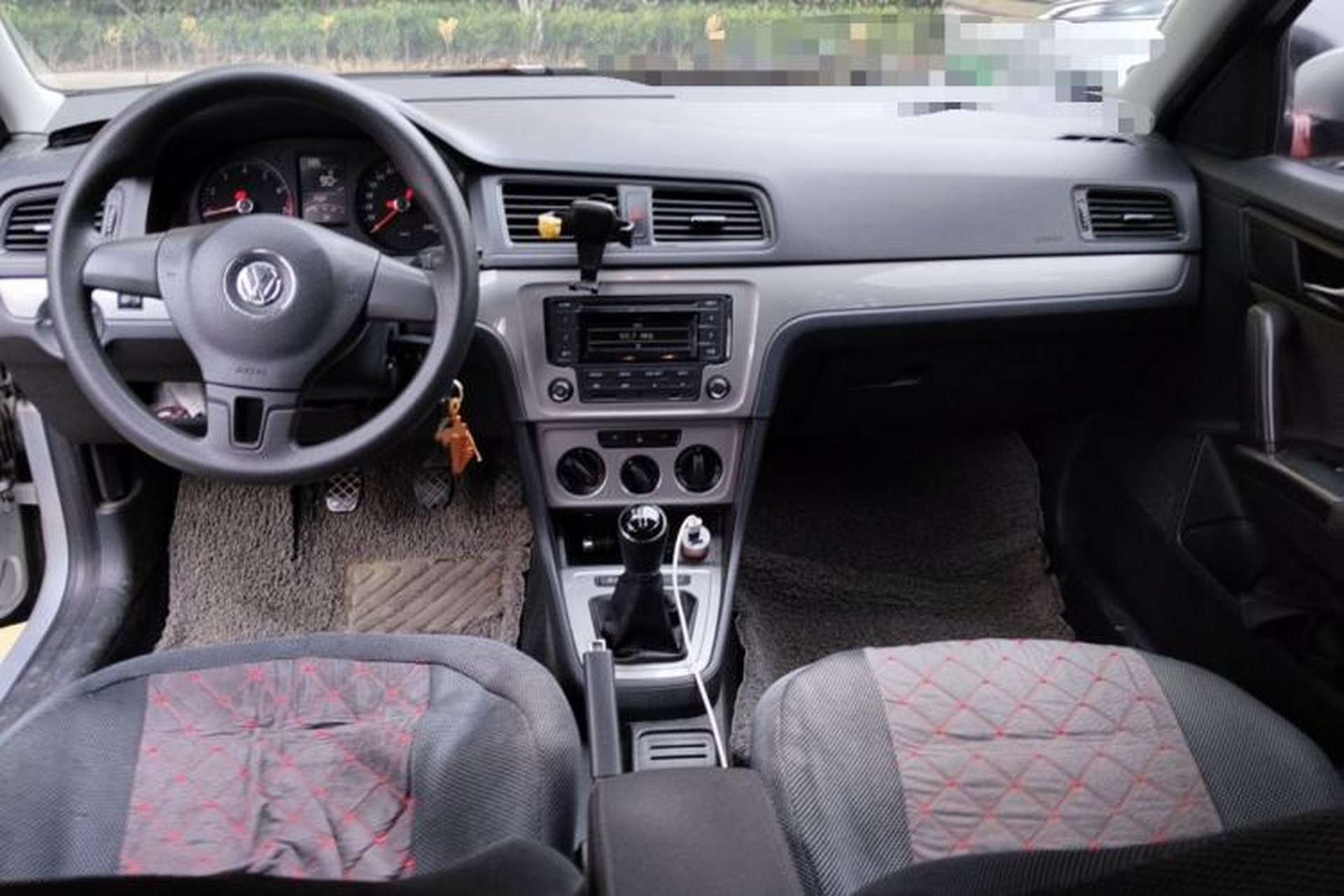 Used Volkswagen Gran Lavida 2013 1.6L Manual Fashion Model Center Console