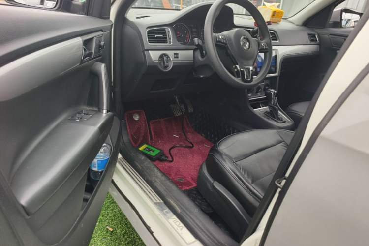 Used Volkswagen Gran Lavida 2013 1.6L Automatic Comfort Model Driver Seat