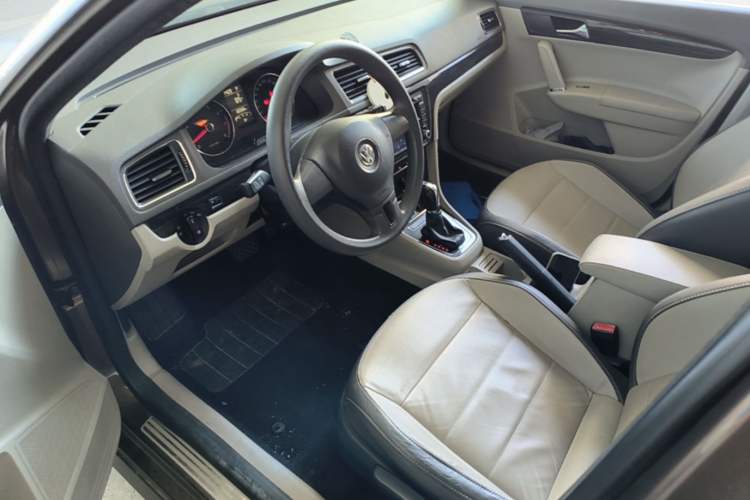 Used Volkswagen Gran Lavida 2013 1.4 TSI Automatic Comfort Model Driver Seat