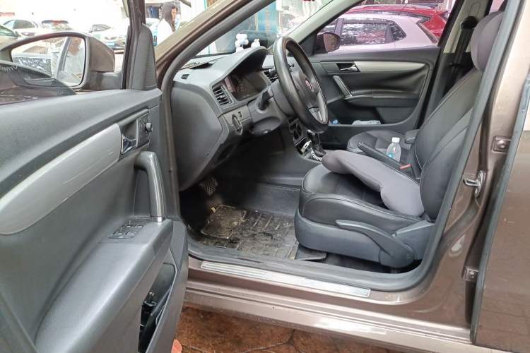 Used Volkswagen Gran Lavida 2013 1.4 TSI Automatic Comfort Model Driver Seat