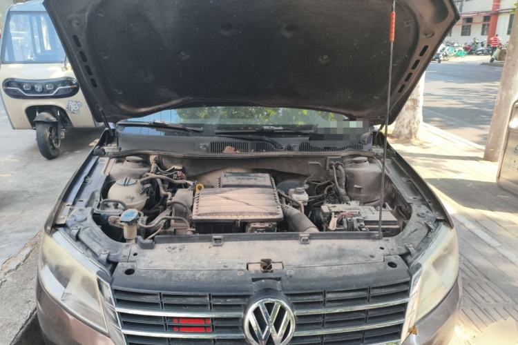 Used Volkswagen Gran Lavida 2013 1.6L Manual Fashion Model Engine Bay