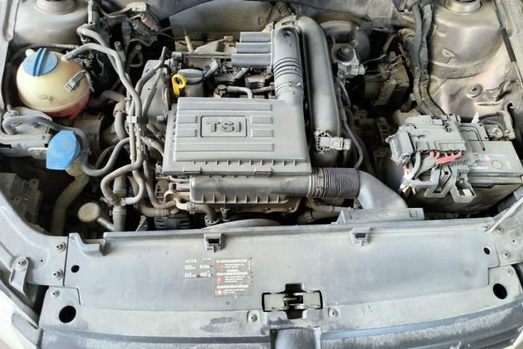 Used Volkswagen Gran Lavida 2013 1.4 TSI Automatic Comfort Model Engine Bay