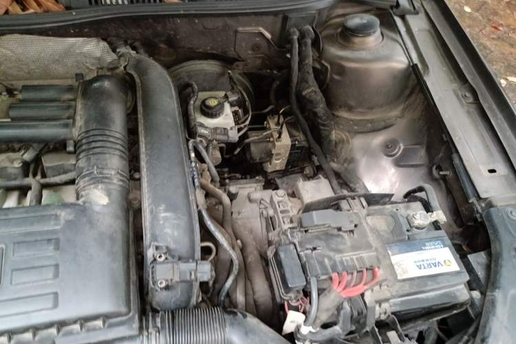Used Volkswagen Gran Lavida 2013 1.4 TSI Automatic Comfort Model Engine Bay Left