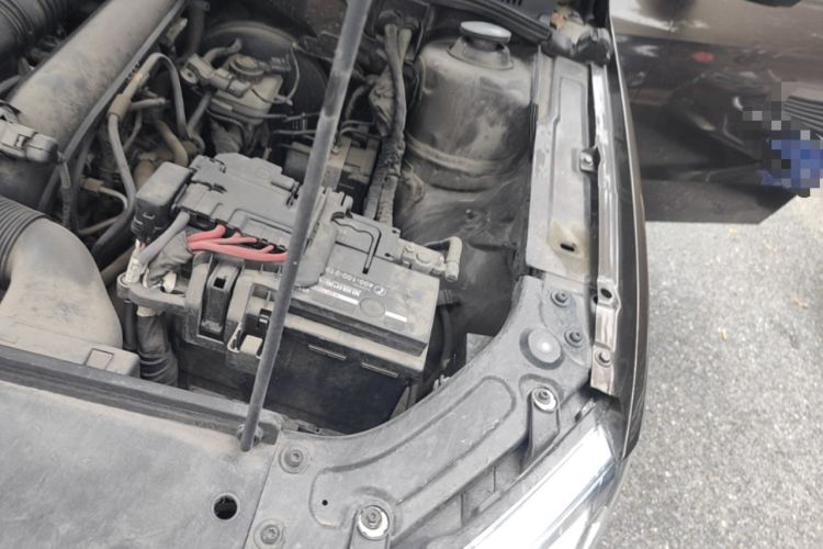 Used Volkswagen Gran Lavida 2013 1.4 TSI Automatic Comfort Model Engine Bay Left