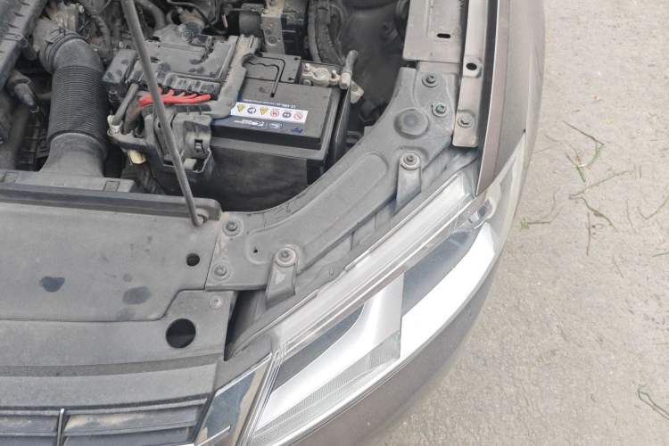 Used Volkswagen Gran Lavida 2013 1.6L Automatic Comfort Model Engine Bay Left