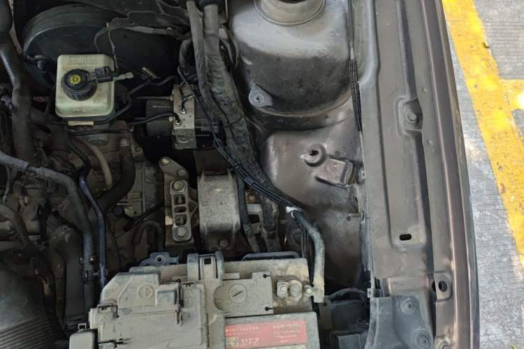Used Volkswagen Gran Lavida 2013 1.6L Automatic Fashion Model Engine Bay Left