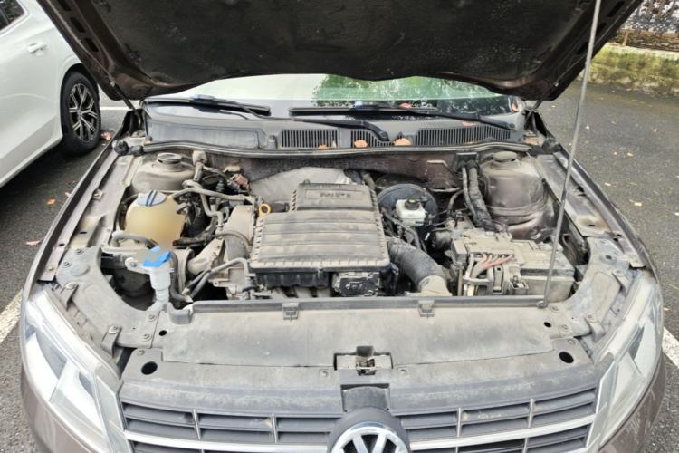 Used Volkswagen Gran Lavida 2013 1.6L Automatic Comfort Model Engine Bay