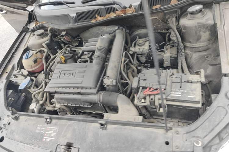 Used Volkswagen Gran Lavida 2013 1.4 TSI Automatic Comfort Model Engine Bay