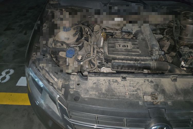Used Volkswagen Gran Lavida 2013 1.4 TSI Automatic Luxury Model Engine Bay Right