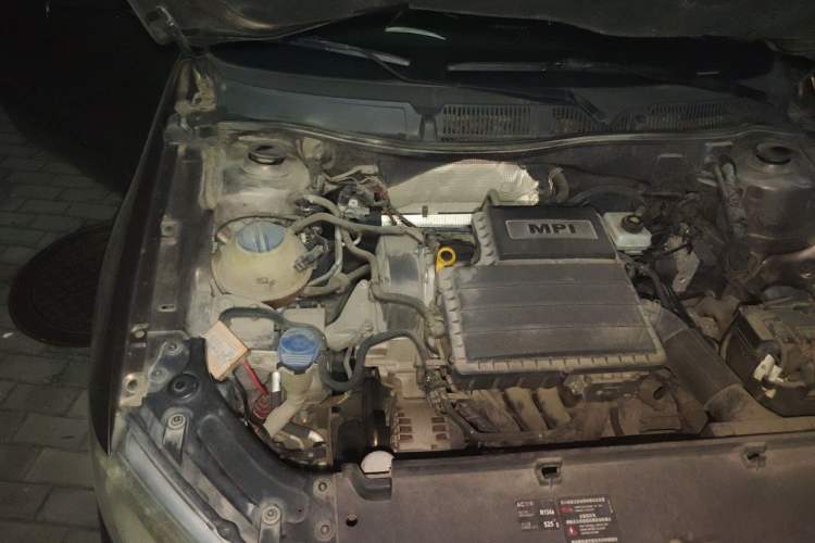Used Volkswagen Gran Lavida 2013 1.6L Automatic Fashion Model Engine Bay Right
