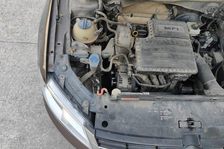 Used Volkswagen Gran Lavida 2013 1.6L Manual Fashion Model Engine Bay Right