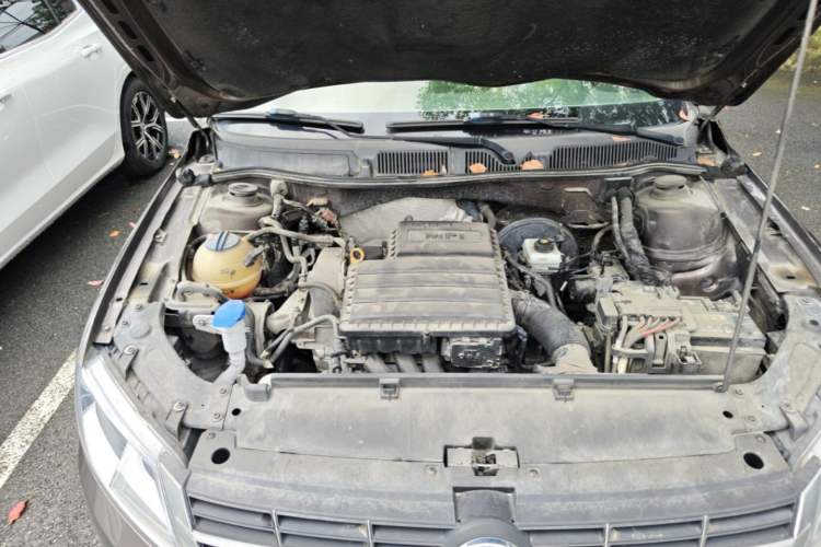 Used Volkswagen Gran Lavida 2013 1.6L Automatic Comfort Model Engine Bay Right