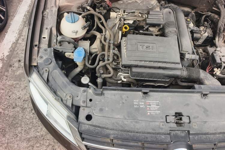 Used Volkswagen Gran Lavida 2013 1.4 TSI Automatic Comfort Model Engine Bay Right