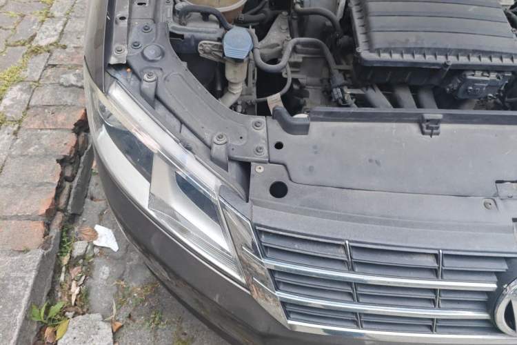 Used Volkswagen Gran Lavida 2013 1.6L Automatic Comfort Model Engine Bay Right