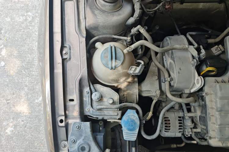 Used Volkswagen Gran Lavida 2013 1.6L Automatic Fashion Model Engine Bay Right