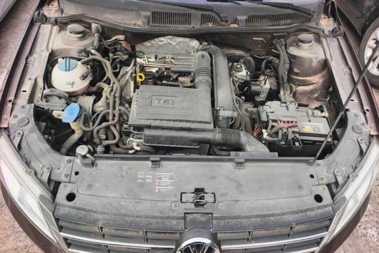 Used Volkswagen Gran Lavida 2013 1.4 TSI Automatic Comfort Model Engine Bay