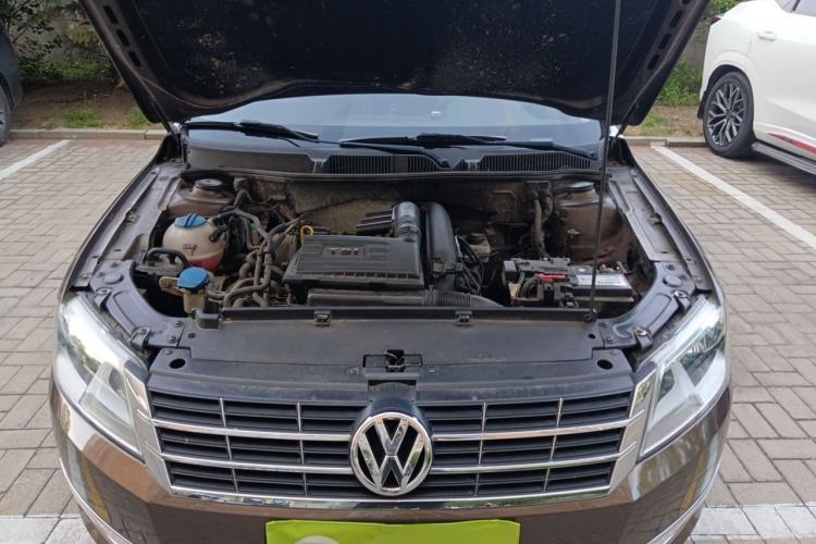Used Volkswagen Gran Lavida 2013 1.4 TSI Manual Comfort Model Engine Bay