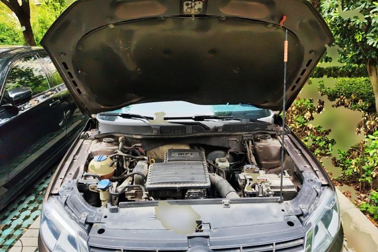 Used Volkswagen Gran Lavida 2013 1.6L Manual Comfort Model Engine Bay