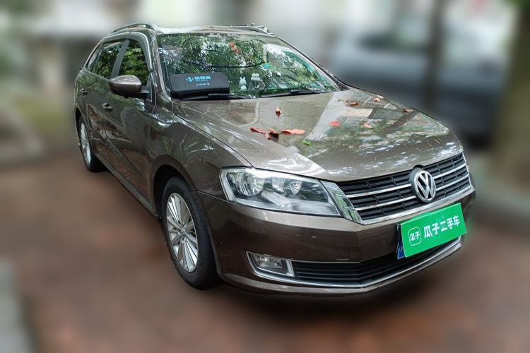 Used Volkswagen Gran Lavida 2013 1.4 TSI Automatic Comfort Model Front Right 45 Deg