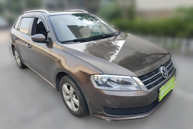 Used Volkswagen Gran Lavida 2013 1.6L Manual Fashion Model Front Right 45 Deg