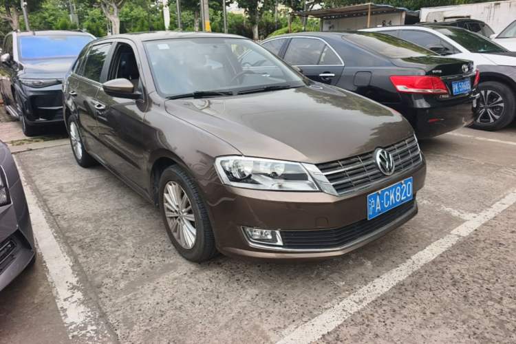 Used Volkswagen Gran Lavida 2013 1.4 TSI Automatic Comfort Model Front Right 45 Deg