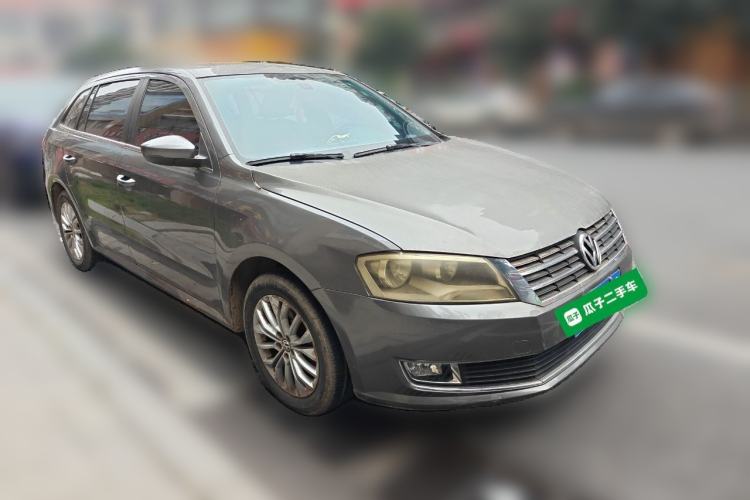 Used Volkswagen Gran Lavida 2013 1.4 TSI Automatic Luxury Model Front Right 45 Deg