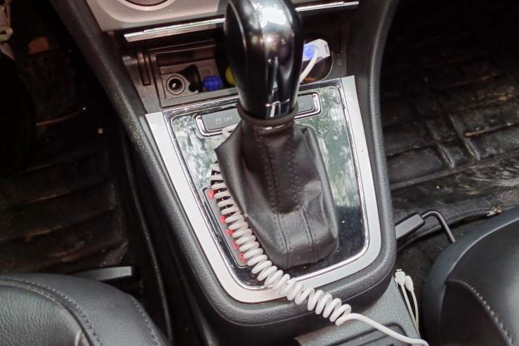 Used Volkswagen Gran Lavida 2013 1.4 TSI Automatic Comfort Model Gear Lever
