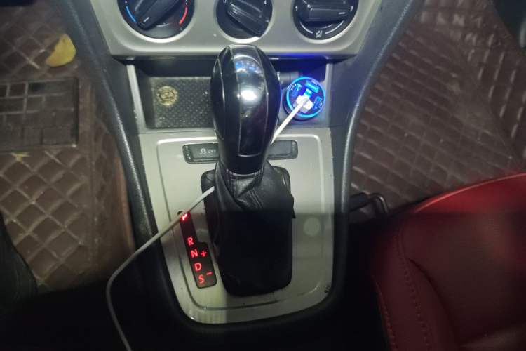 Used Volkswagen Gran Lavida 2013 1.6L Automatic Fashion Model Gear Lever