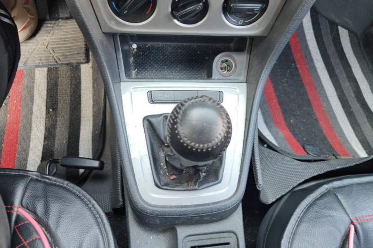 Used Volkswagen Gran Lavida 2013 1.6L Manual Fashion Model Gear Lever