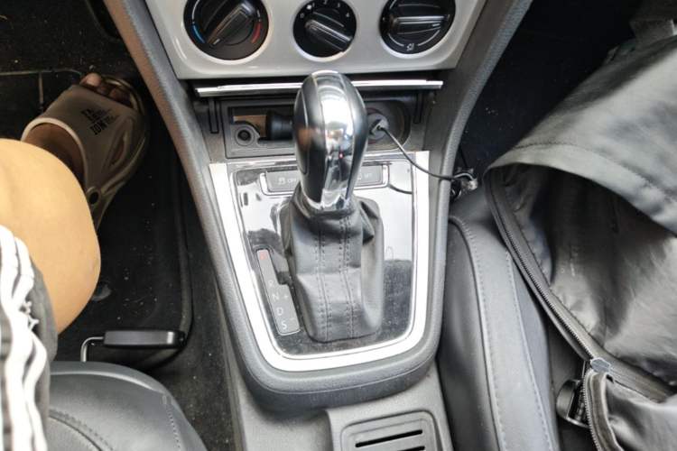 Used Volkswagen Gran Lavida 2013 1.6L Automatic Comfort Model Gear Lever