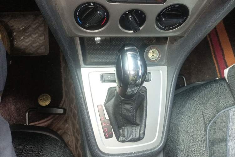 Used Volkswagen Gran Lavida 2013 1.6L Automatic Fashion Model Gear Lever