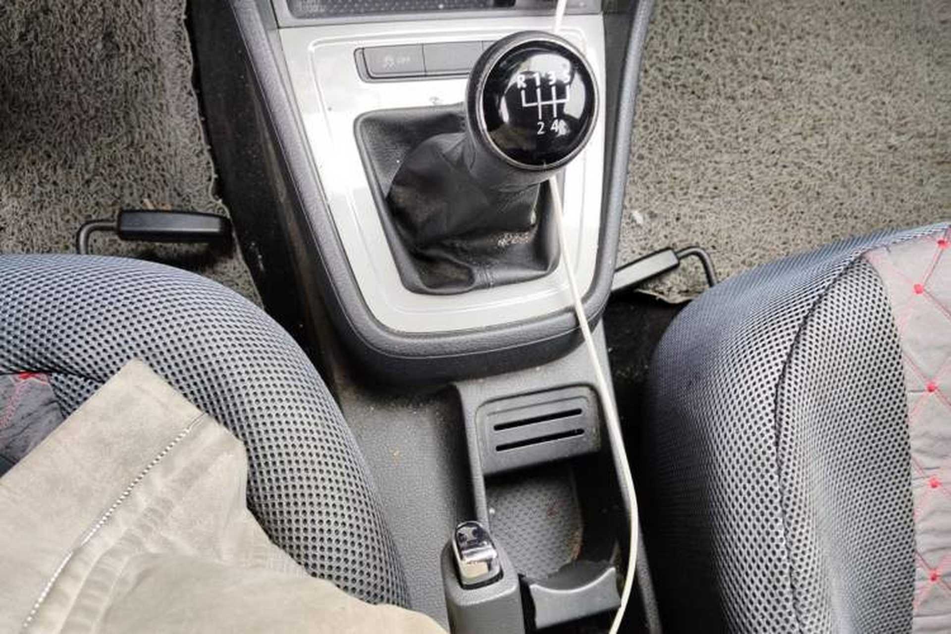 Used Volkswagen Gran Lavida 2013 1.6L Manual Fashion Model Gear Lever