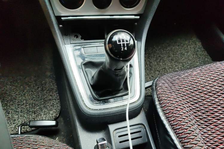 Used Volkswagen Gran Lavida 2013 1.6L Manual Comfort Model Gear Lever