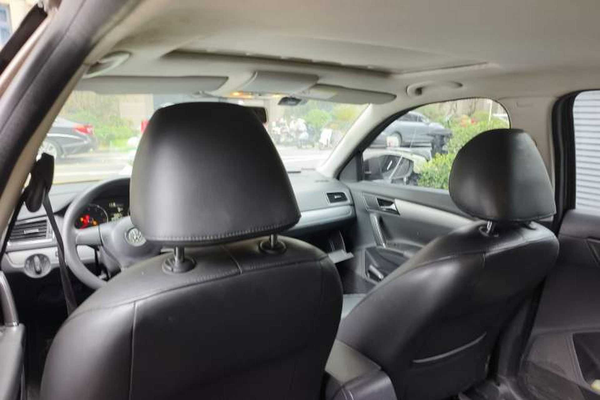 Used Volkswagen Gran Lavida 2013 1.6L Manual Comfort Model Headliner