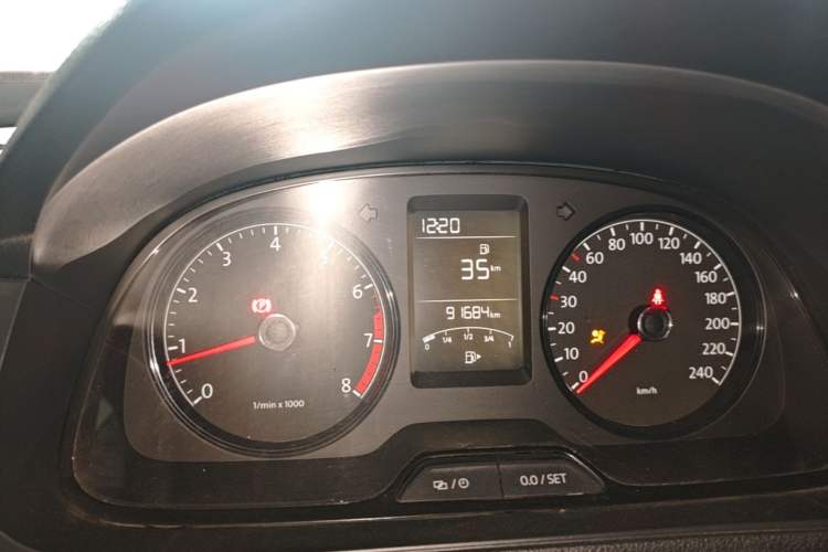 Used Volkswagen Gran Lavida 2013 1.6L Manual Fashion Model Instrument Cluster