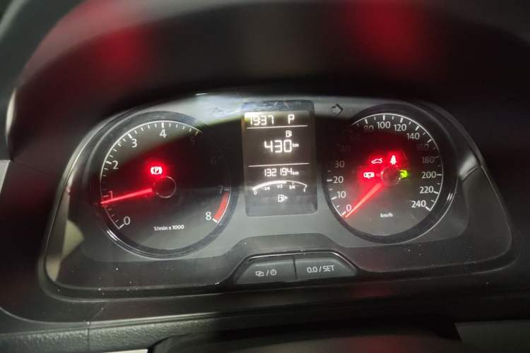 Used Volkswagen Gran Lavida 2013 1.6L Automatic Fashion Model Instrument Cluster